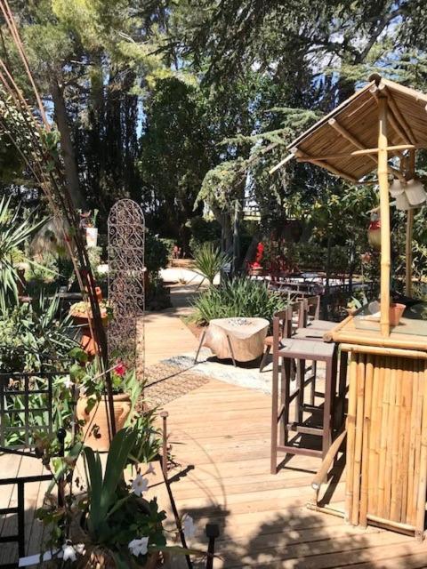 La Cactee Singuliere Bed & Breakfast Безие Екстериор снимка